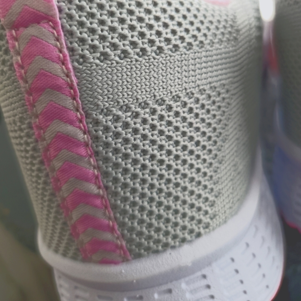 Ultra Light Breathable Knit Sneakers, size 10.5 - Picture 5 of 11